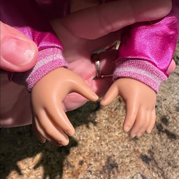 American Girl doll, blonde from 2017. Excellent condition. Flower child outfit - Picture 11 of 13